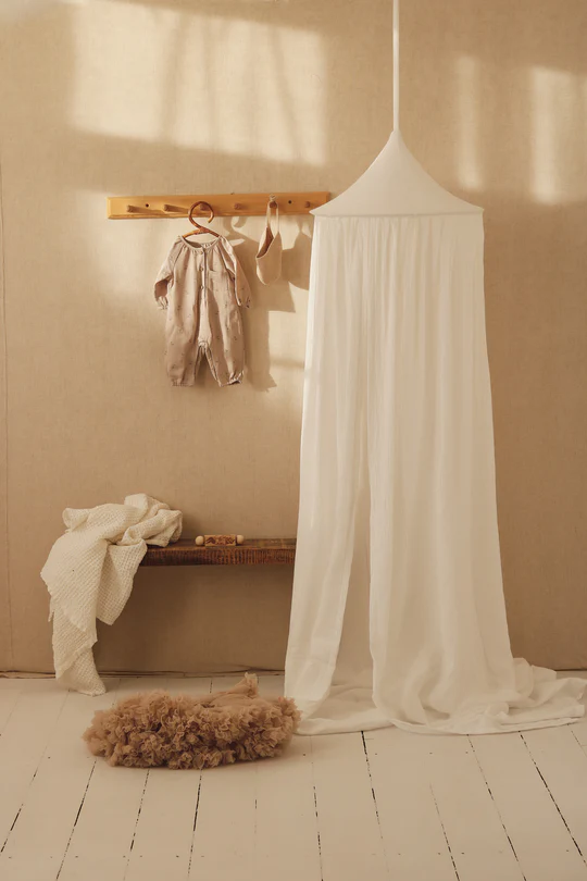 cream-bedcanopy-moimili-babyroom_